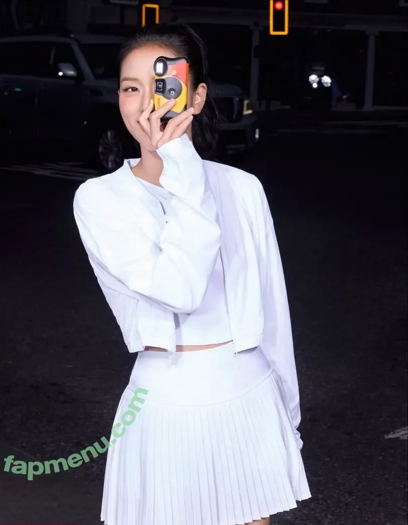 Jisoo nude photo #1902 (BLACKPINK / qenshizu / sooyaaa__)