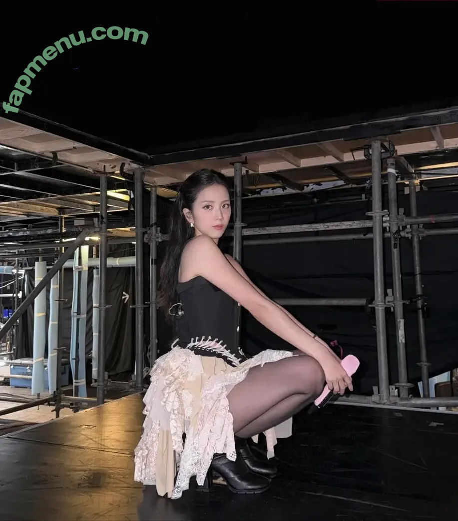 Jisoo nude photo #1903 (BLACKPINK / qenshizu / sooyaaa__)