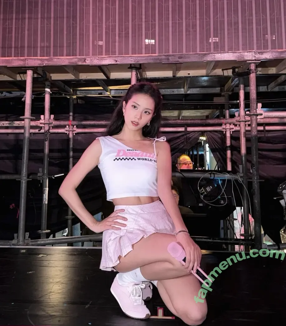 Jisoo nude photo #1904 (BLACKPINK / qenshizu / sooyaaa__)