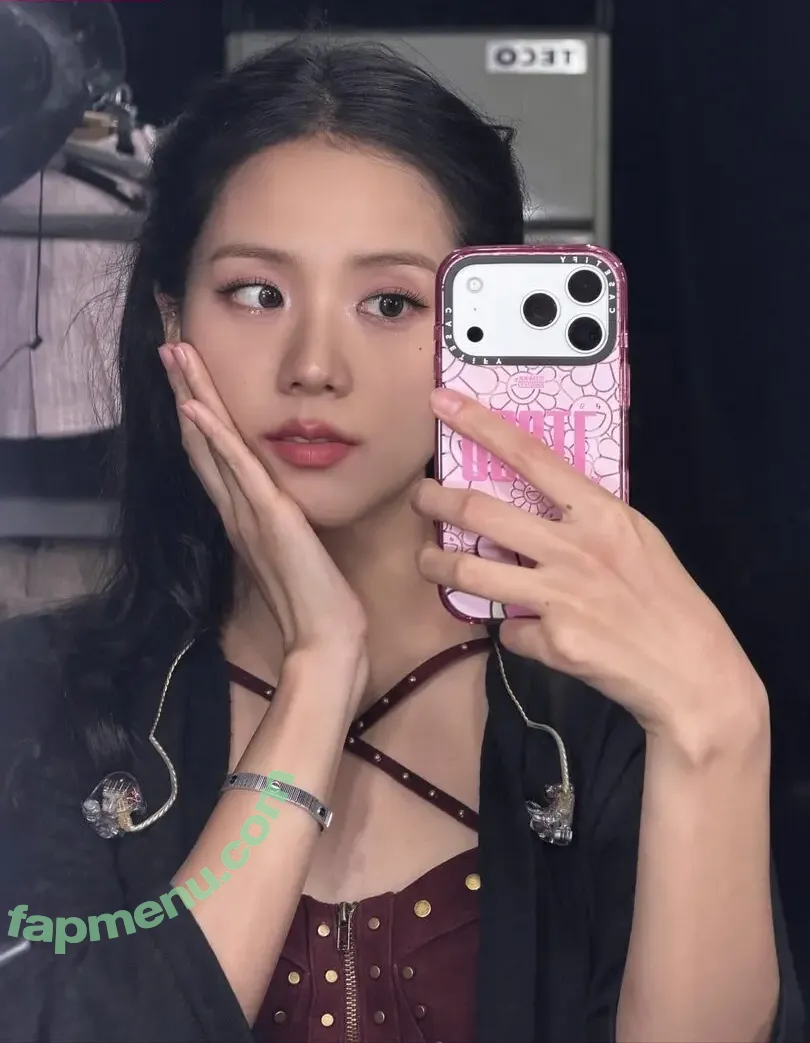 Jisoo nude photo #1906 (BLACKPINK / qenshizu / sooyaaa__)