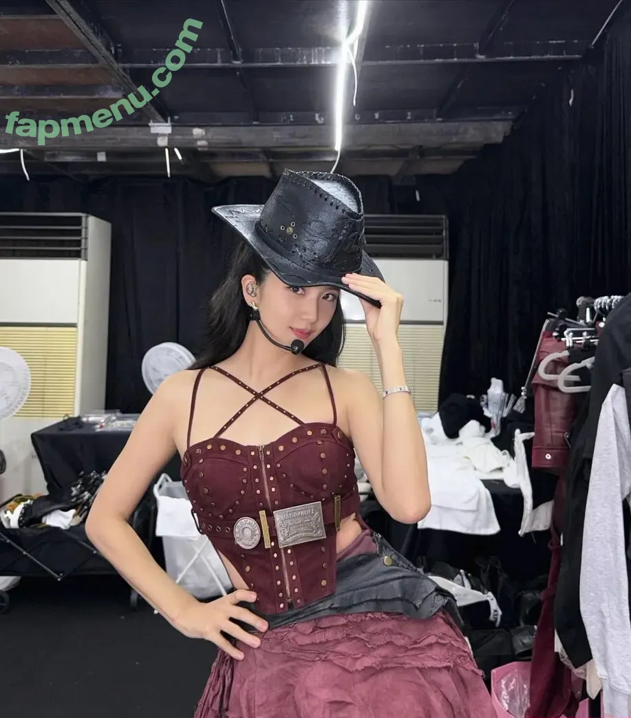 Jisoo nude photo #1911 (BLACKPINK / qenshizu / sooyaaa__)