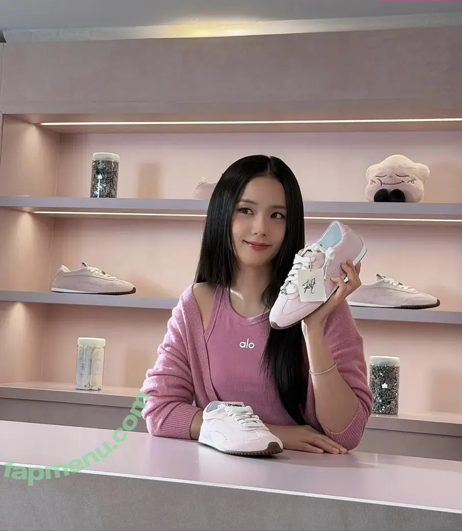Jisoo nude photo #1921 (BLACKPINK / qenshizu / sooyaaa__)