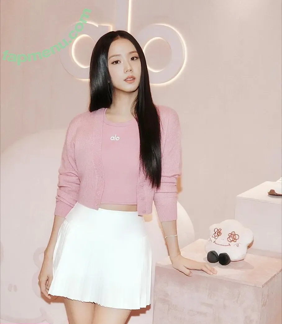 Jisoo nude photo #1923 (BLACKPINK / qenshizu / sooyaaa__)