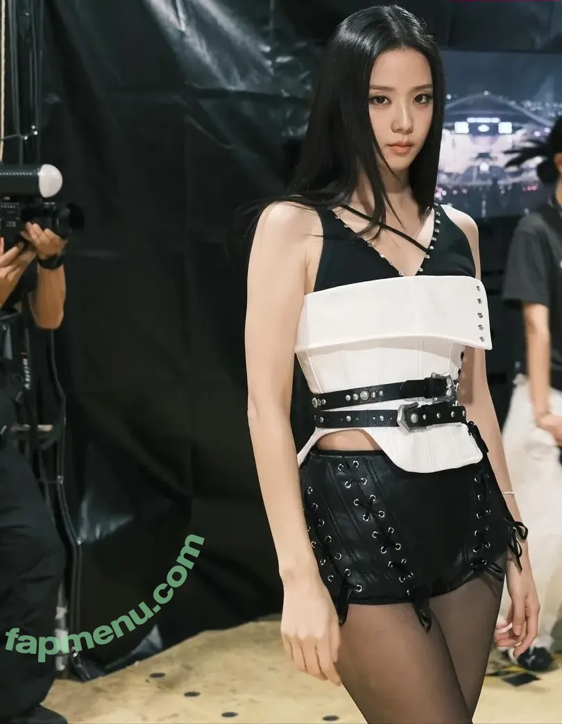 Jisoo nude photo #1934 (BLACKPINK / qenshizu / sooyaaa__)