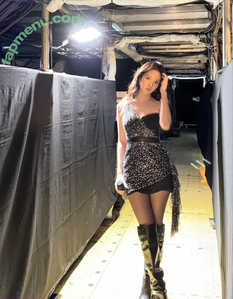 Jisoo nude photo #1940 (BLACKPINK / qenshizu / sooyaaa__)