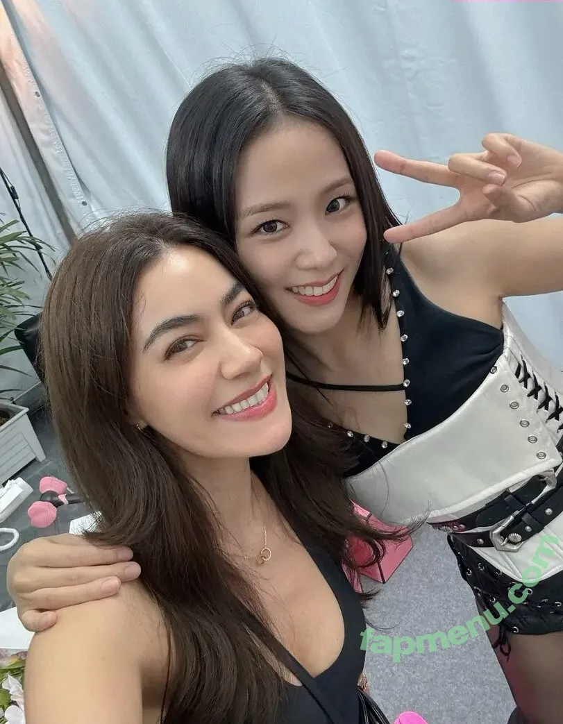 Jisoo nude photo #1942 (BLACKPINK / qenshizu / sooyaaa__)