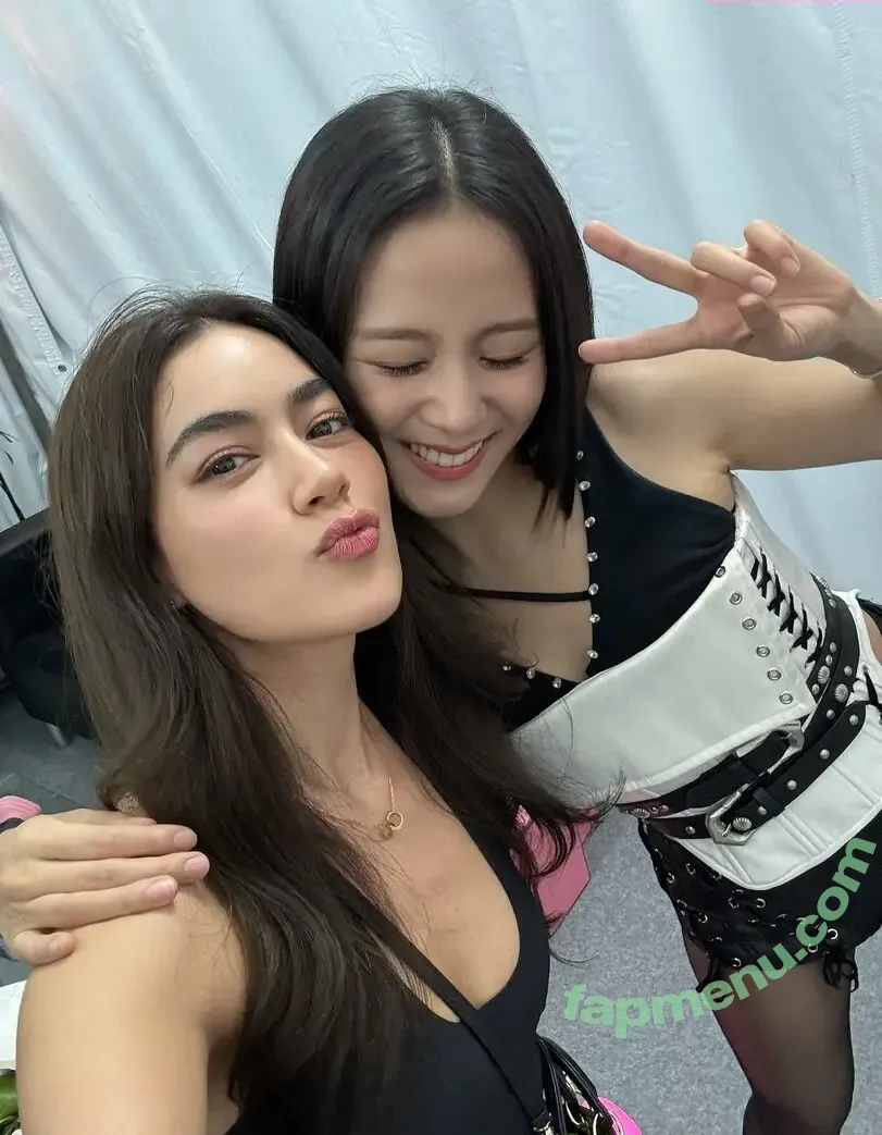 Jisoo nude photo #1944 (BLACKPINK / qenshizu / sooyaaa__)