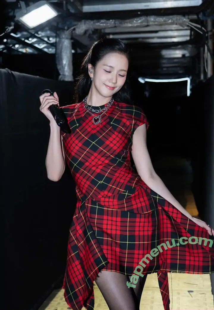Jisoo nude photo #1946 (BLACKPINK / qenshizu / sooyaaa__)