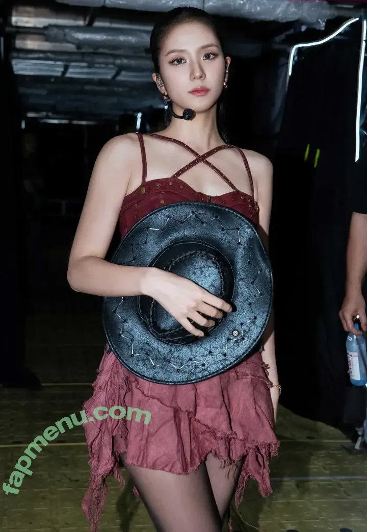 Jisoo nude photo #1948 (BLACKPINK / qenshizu / sooyaaa__)