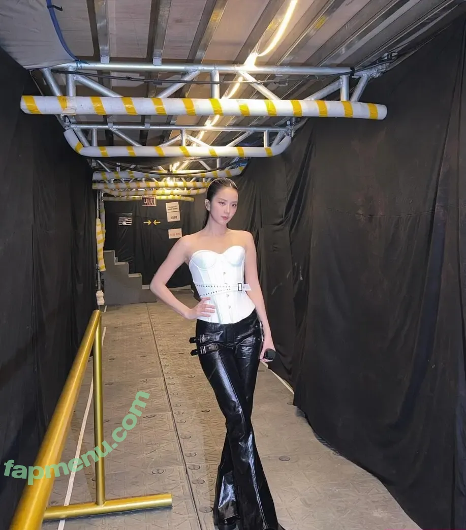 Jisoo nude photo #1961 (BLACKPINK / qenshizu / sooyaaa__)