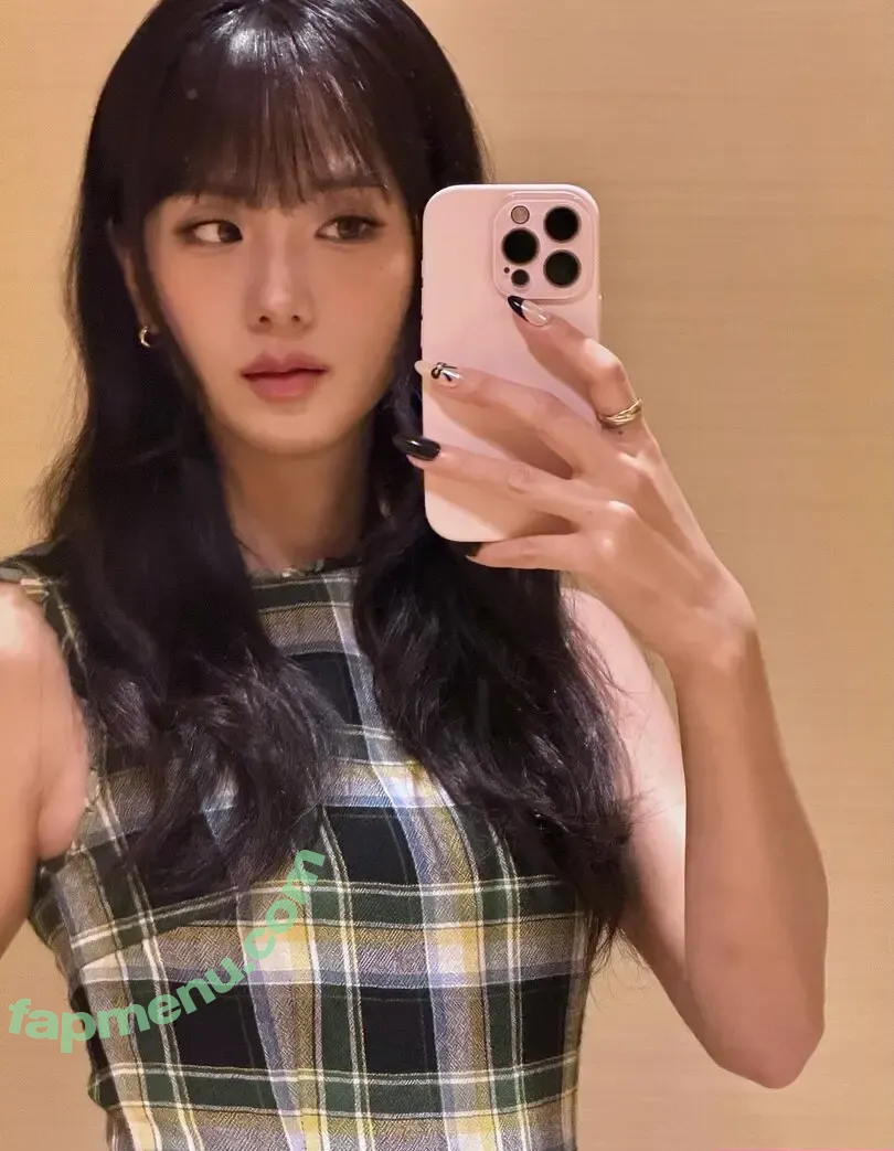 Jisoo nude photo #1973 (BLACKPINK / qenshizu / sooyaaa__)