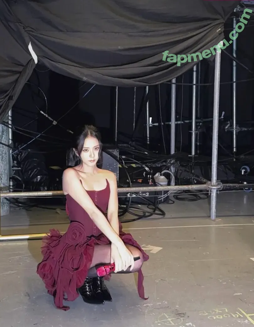 Jisoo nude photo #2004 (BLACKPINK / qenshizu / sooyaaa__)