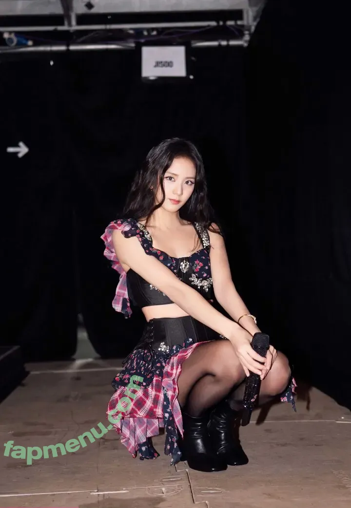 Jisoo nude photo #2046 (BLACKPINK / qenshizu / sooyaaa__)