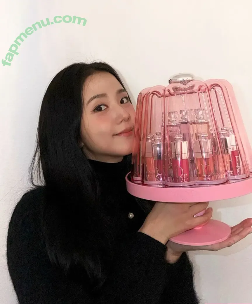 Jisoo nude photo #2098 (BLACKPINK / qenshizu / sooyaaa__)