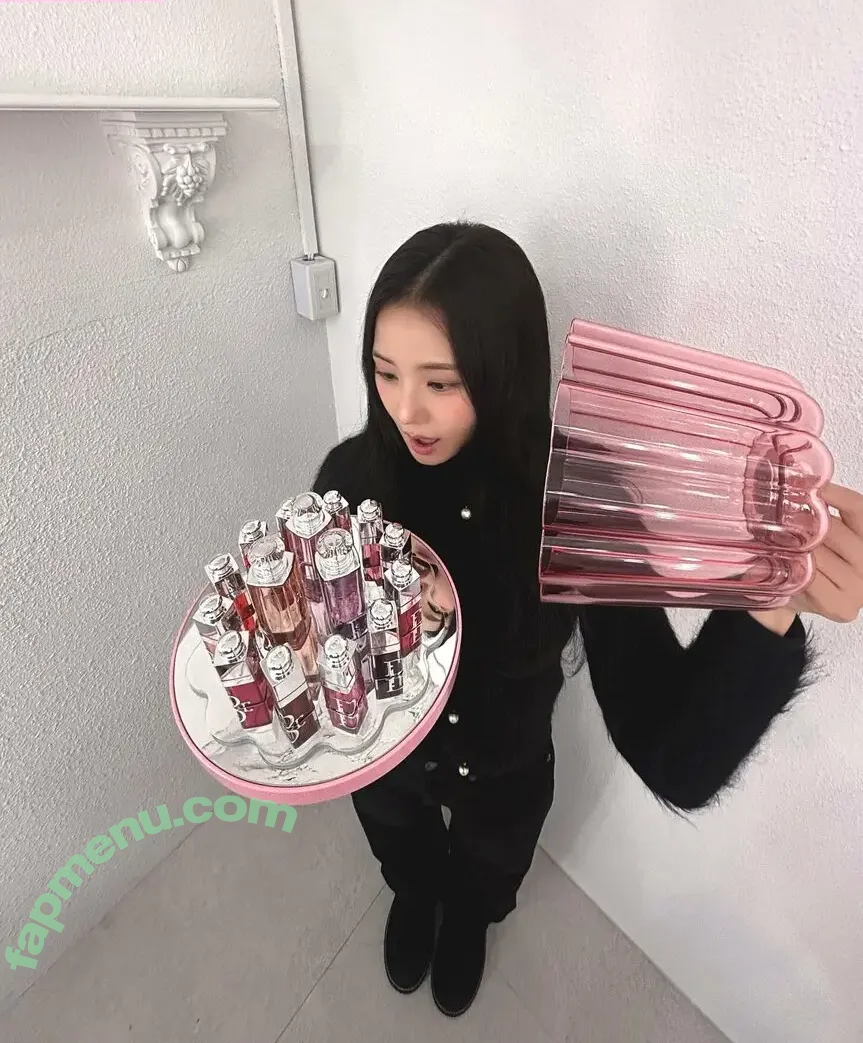 Jisoo nude photo #2102 (BLACKPINK / qenshizu / sooyaaa__)