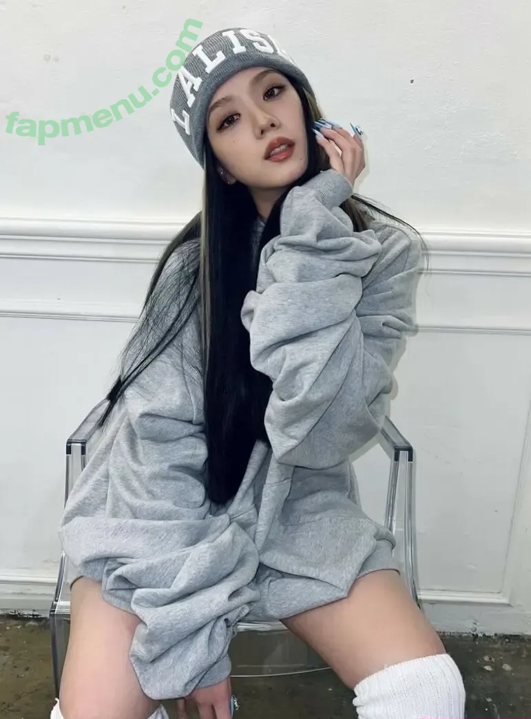 Jisoo nude photo #2115 (BLACKPINK / qenshizu / sooyaaa__)