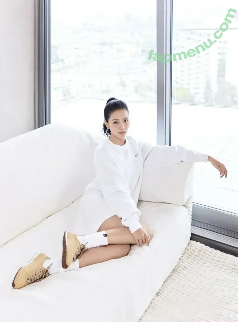 Jisoo nude photo #2134 (BLACKPINK / qenshizu / sooyaaa__)