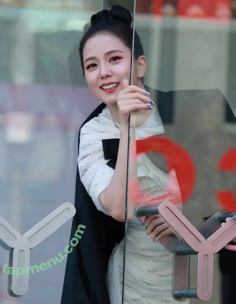 Jisoo nude photo #2157 (BLACKPINK / qenshizu / sooyaaa__)