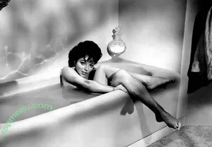 Joan Collins / joancollinsdbe nude photo #0027
