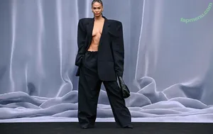 Joan Smalls / joansmalls nude photo #0001