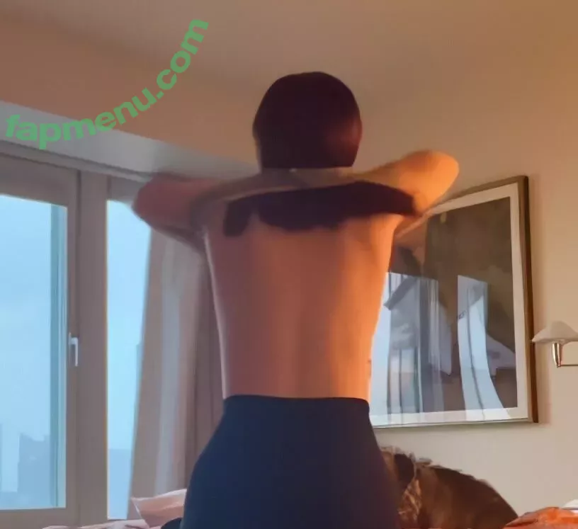 Joanna Jojo Levesque nude photo #0003 (iamjojo)