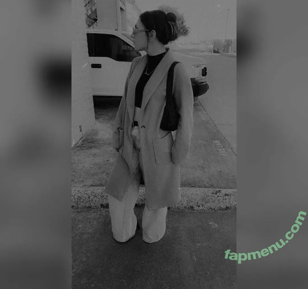 Joanna O'Keefe nude photo #0024 (Jo / hahawhateverjoe / livinforthecheck)