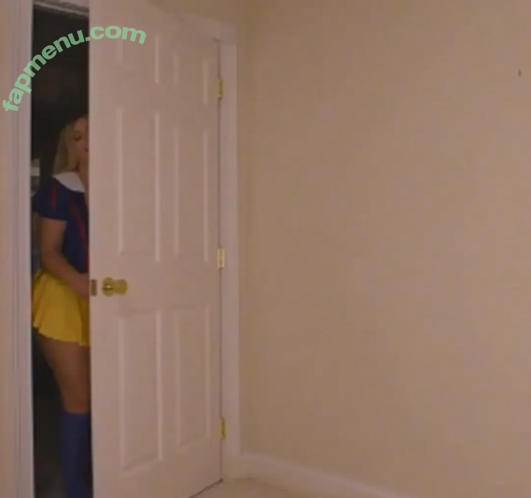 Jocelyn Baker nude photo #0001 (jocelynellenbaker / jocibaker / naughtymilfjoci)