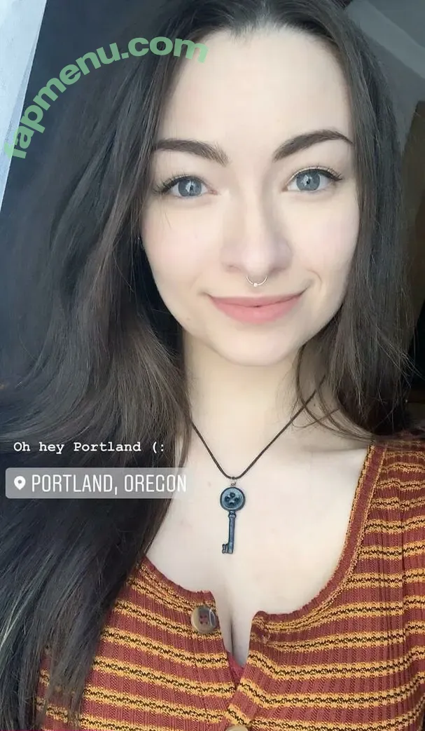 Jodelle Ferland nude photo #0023 (jodellemicah)