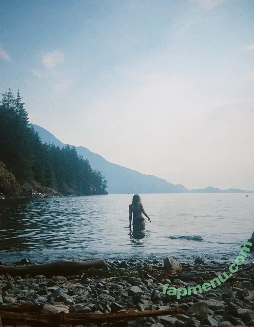 Jodelle Ferland nude photo #0071 (jodellemicah)