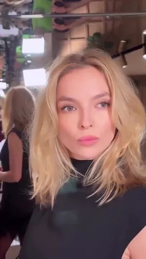 Jodie Comer / jodiemcomer nude photo #0065