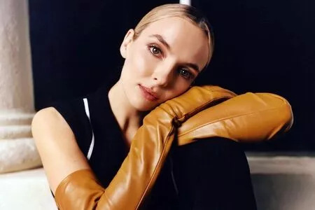 Jodie Comer / jodiemcomer nude photo #0111