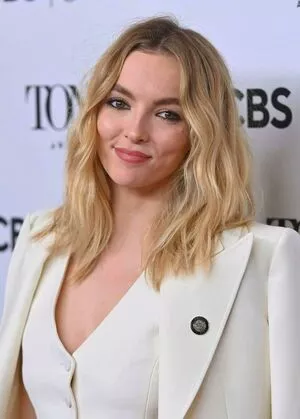 Jodie Comer / jodiemcomer nude photo #0177