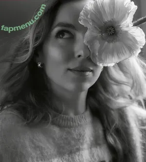 Jodie Comer / jodiemcomer nude photo #0406