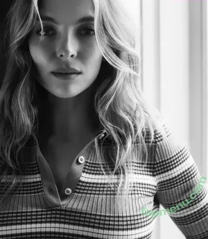Jodie Comer / jodiemcomer nude photo #0407