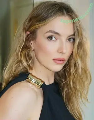 Jodie Comer / jodiemcomer nude photo #0427