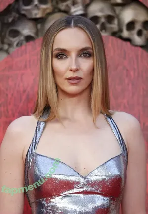Jodie Comer / jodiemcomer nude photo #0463
