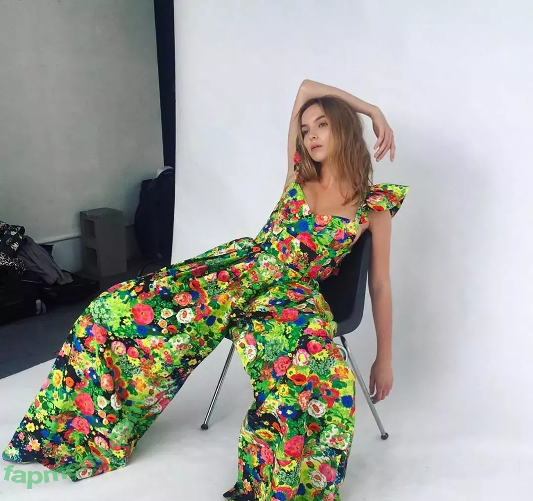 Jodie Comer nude photo #0026 (jodiemcomer)