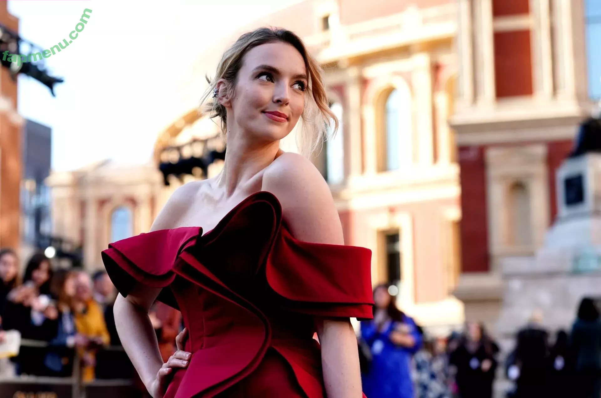 Jodie Comer nude photo #0156 (jodiemcomer)