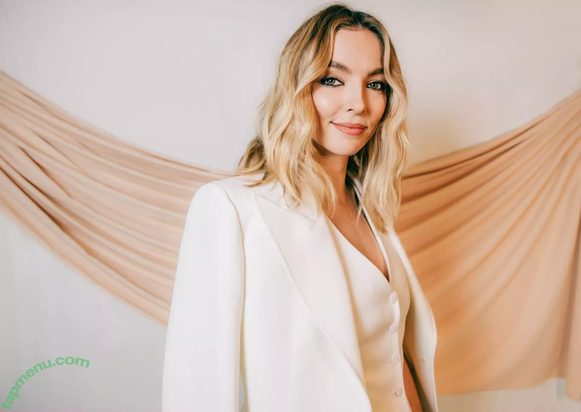 Jodie Comer nude photo #0180 (jodiemcomer)