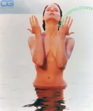 Jodie Foster / _jodiefoster_ nude photo #0087