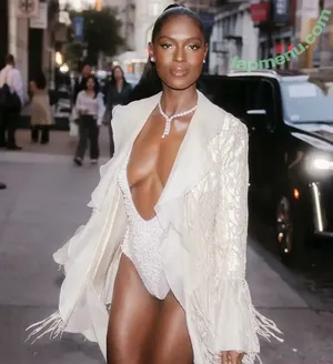 Jodie Turner-Smith / jodiesmith nude photo #0197