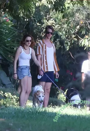 Joey King / iam_jaygarcia / joeyking nude photo #0024