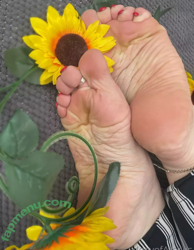 JoeyofArches nude photo #0033 (joeyscotcurves)
