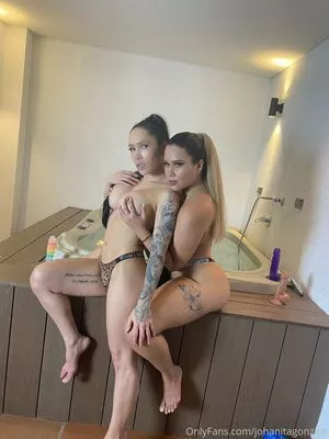 johanitagonzale / johanitagonzale.celeste nude photo #0058
