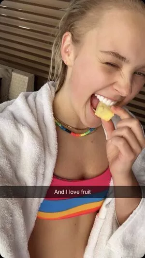 Jojo Siwa / anyuser / itsjojosiwa / jojocutie nude photo #0042