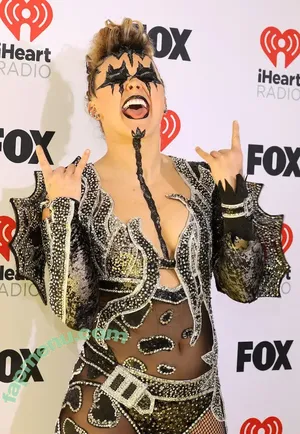 Jojo Siwa / anyuser / itsjojosiwa / jojocutie nude photo #0196