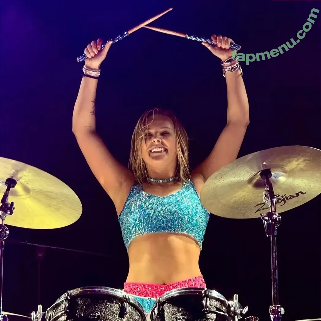Jojo Siwa nude photo #0221 (anyuser / itsjojosiwa / jojocutie)