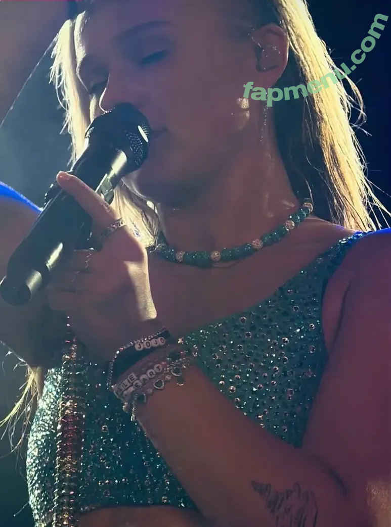 Jojo Siwa nude photo #0222 (anyuser / itsjojosiwa / jojocutie)