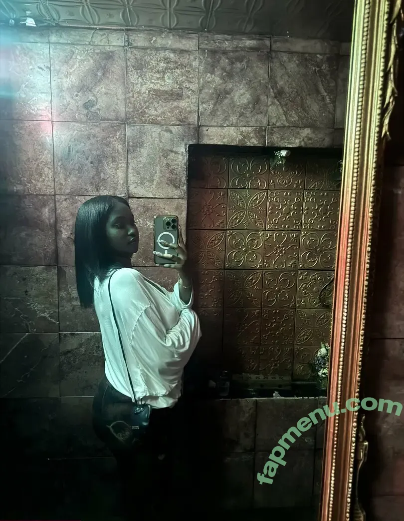 Jojohadiddd nude photo #0006 (jojohadidddd / roxieknoxxx)