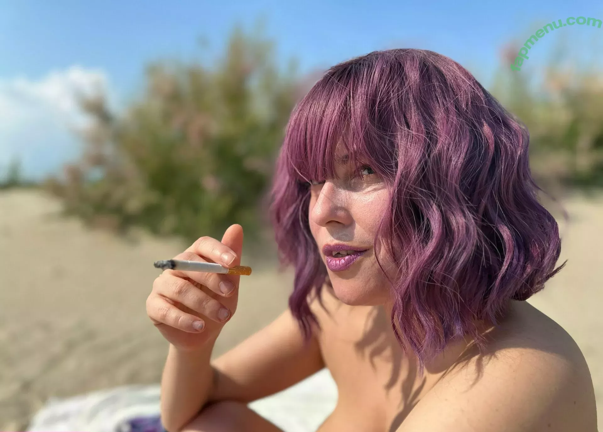 jojosmoking nude photo #0011 (jojo.sm0king)